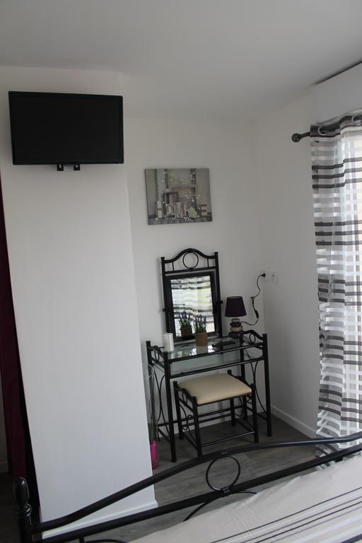 Le Champ De La Ferme Bed & Breakfast Saint-Gervais en-Belin Ruang foto