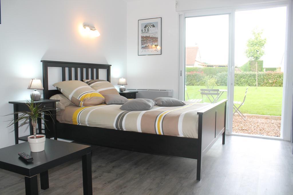 Le Champ De La Ferme Bed & Breakfast Saint-Gervais en-Belin Bagian luar foto